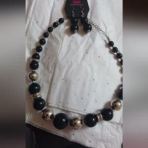 Paparazzi Classic Beaded Necklace and Dangling Earrings New With Tag